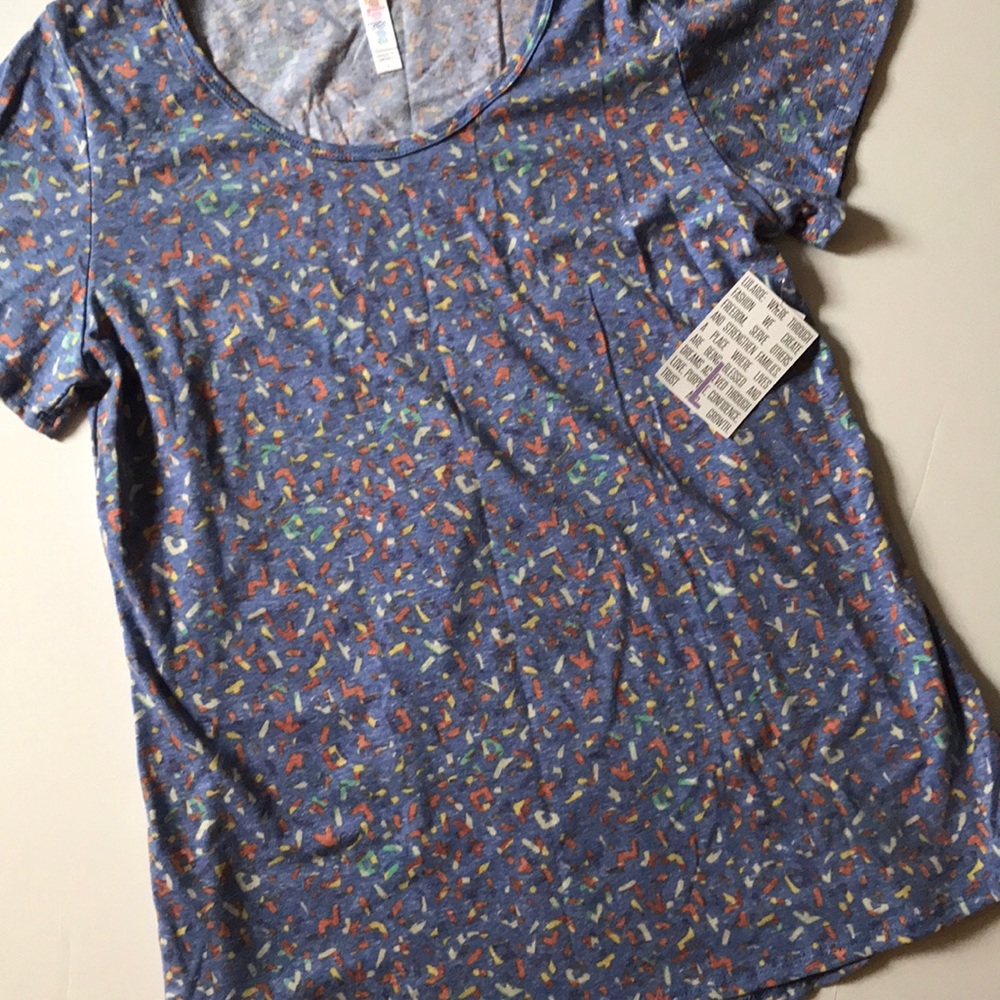BNWT LuLaRoe Classic Tee size L